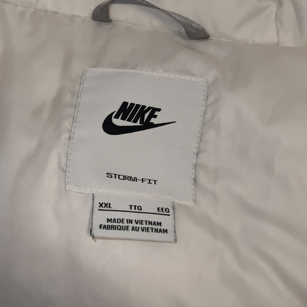 Nike Puffer Jacket - Picture 3 of 4